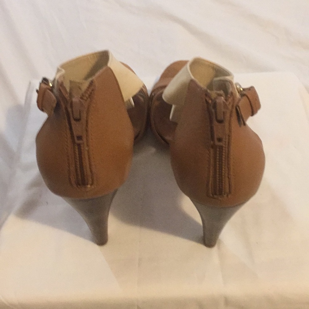 Shoes - Picture 3 of 6